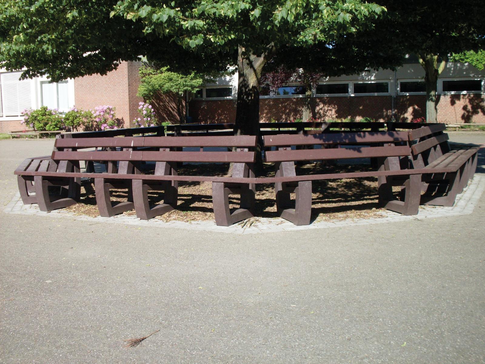 Gatton round bench